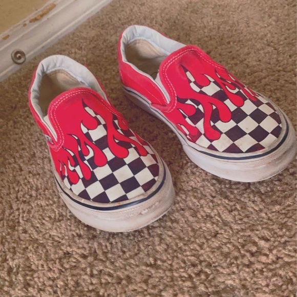 Good condition low red fire drip black and white checkerboard design. - Picture 5 of 5